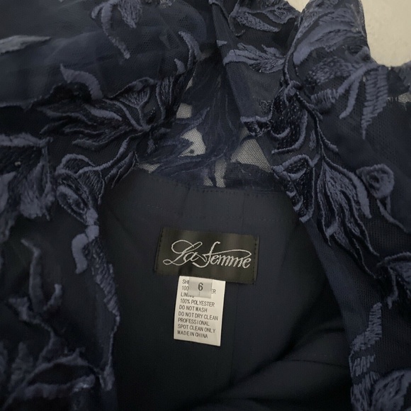NWT La Femme [ 6 ] Floral Embroidered Mesh A-Line Gown‎ in Navy - Picture 4 of 12